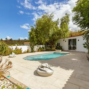 Villa Lunatika House, Vega de San Mateo